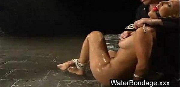  Beautiful babe cunt fingered under water